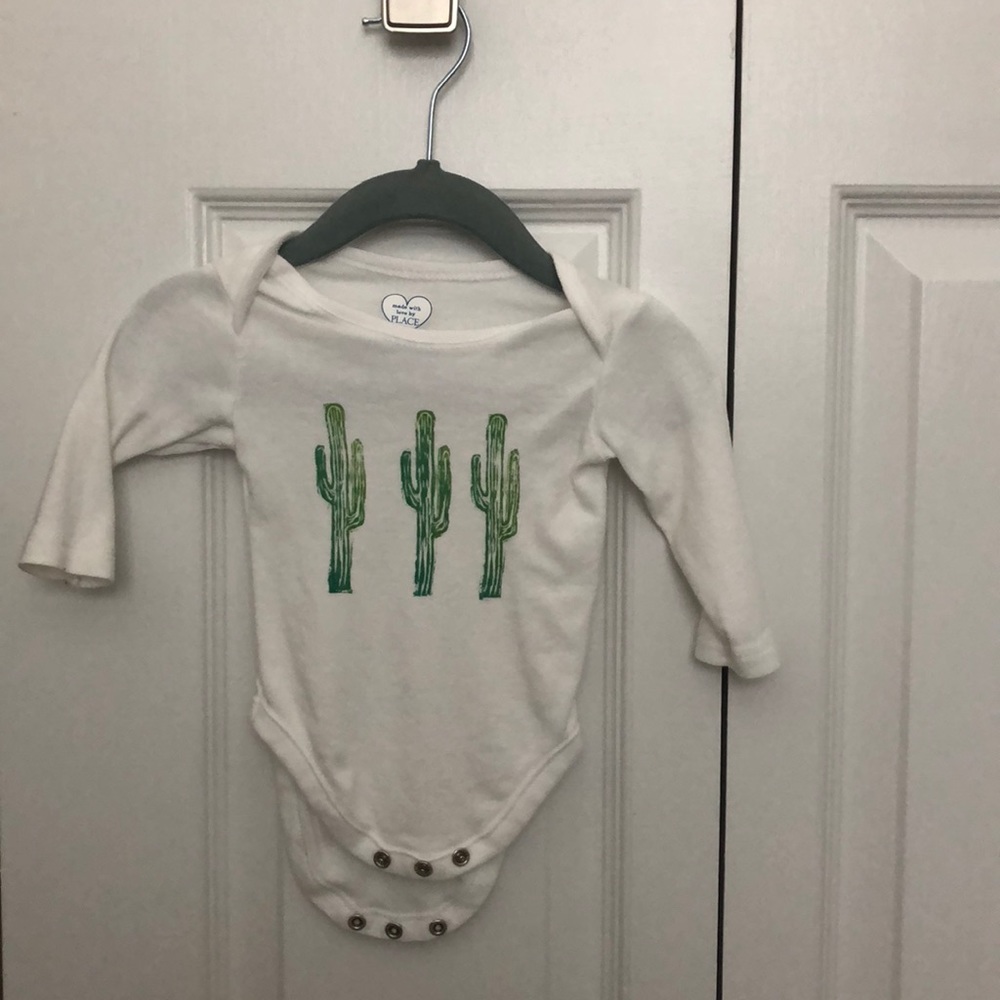 Long sleeve cactus onesie🌵